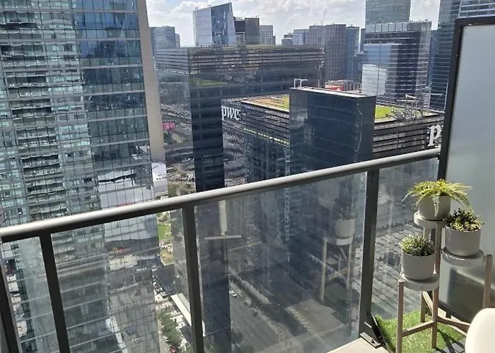 Toronto CN Tower Maple Leaf Square Luxurious 2 Bedroom Condo