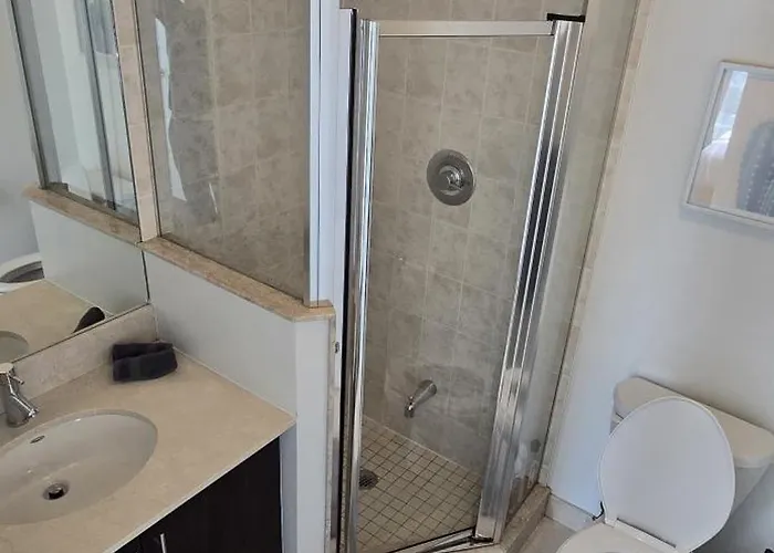 Toronto CN Tower Maple Leaf Square Luxurious 2 Bedroom Condo